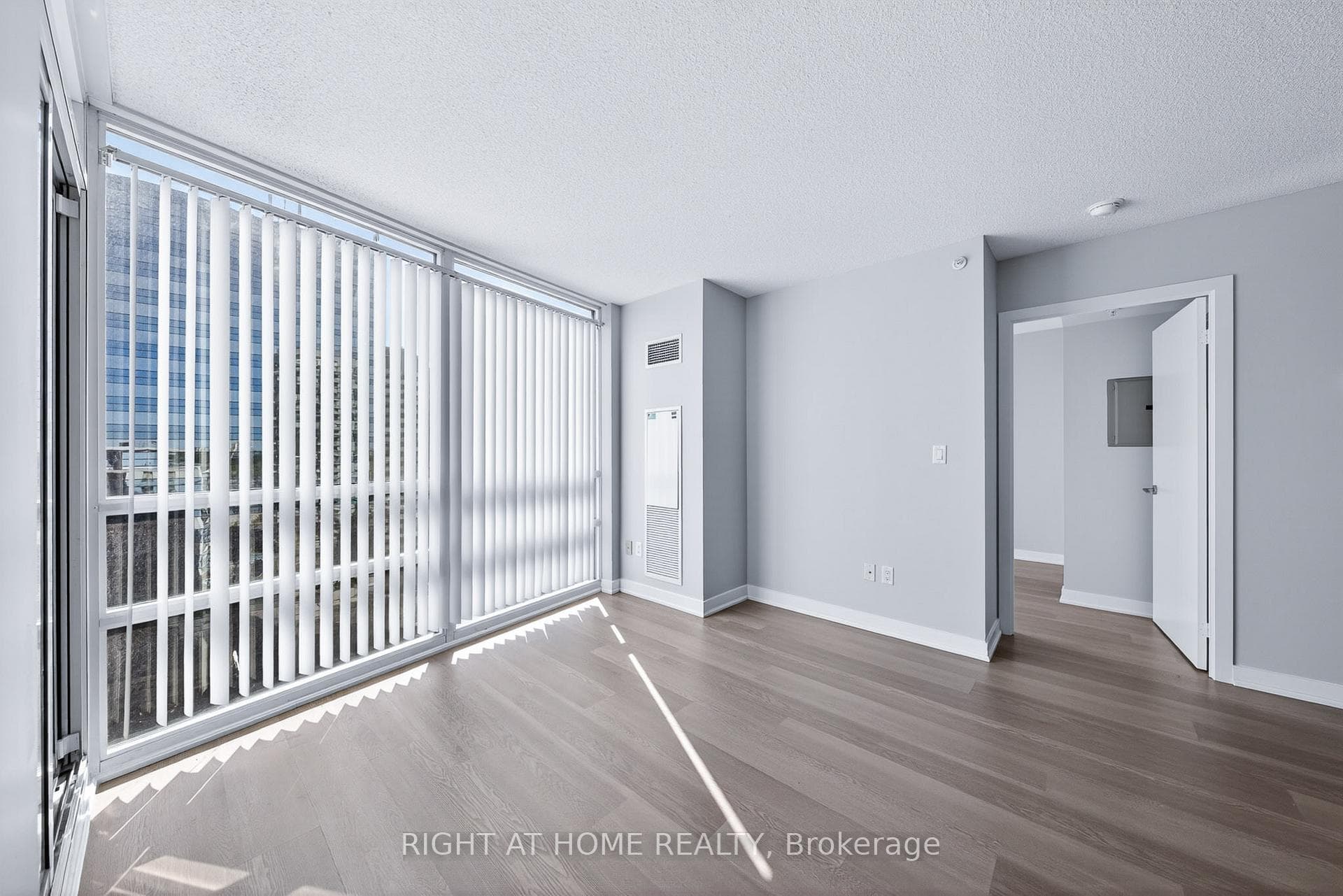 5740 Yonge Street Unit 1307 - Condo photo 12 of 27 in Thornhill / Willowdale, Ontario