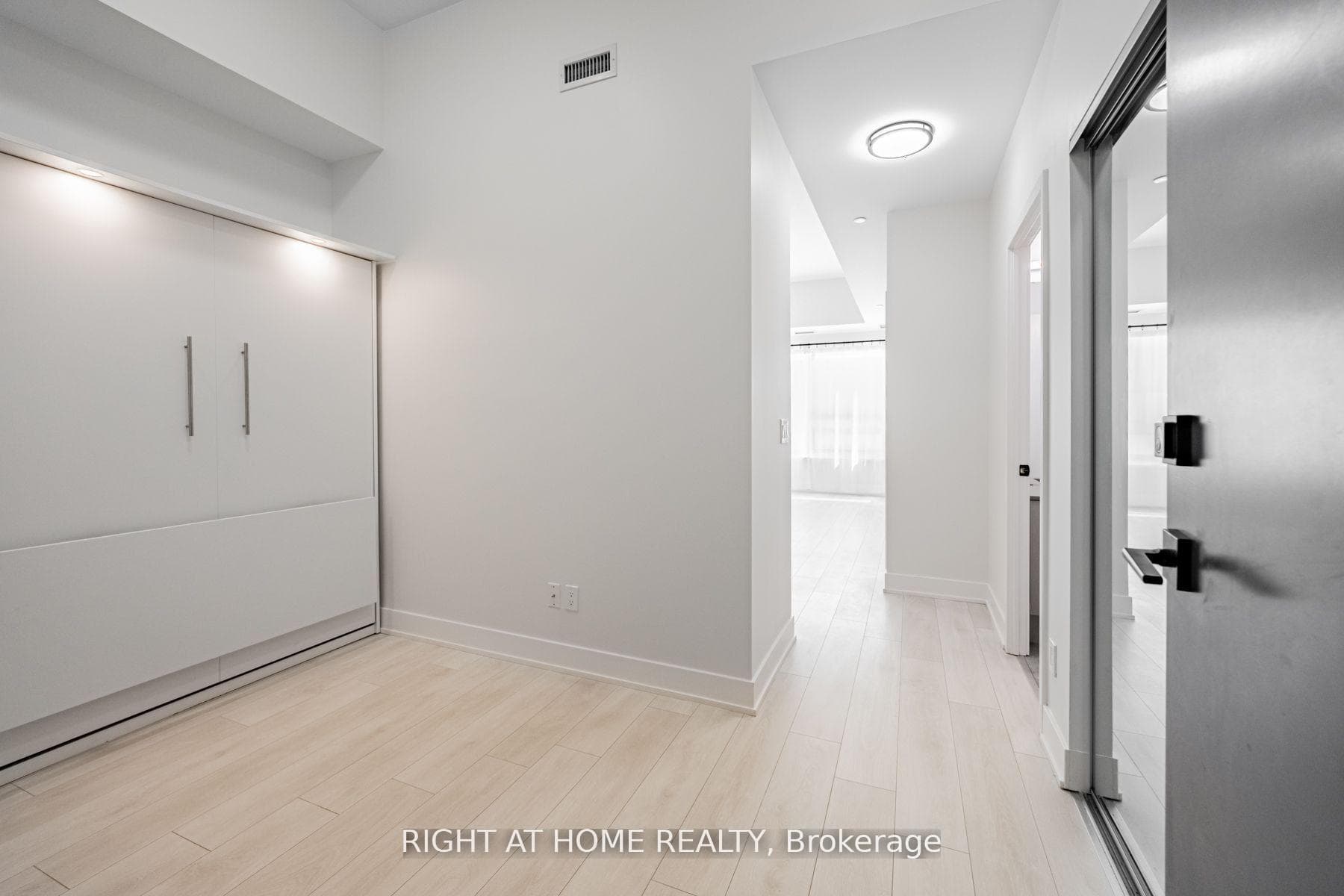 2485 Taunton Road Unit 451 - Condo photo 7 of 27 in Oakville, Ontario