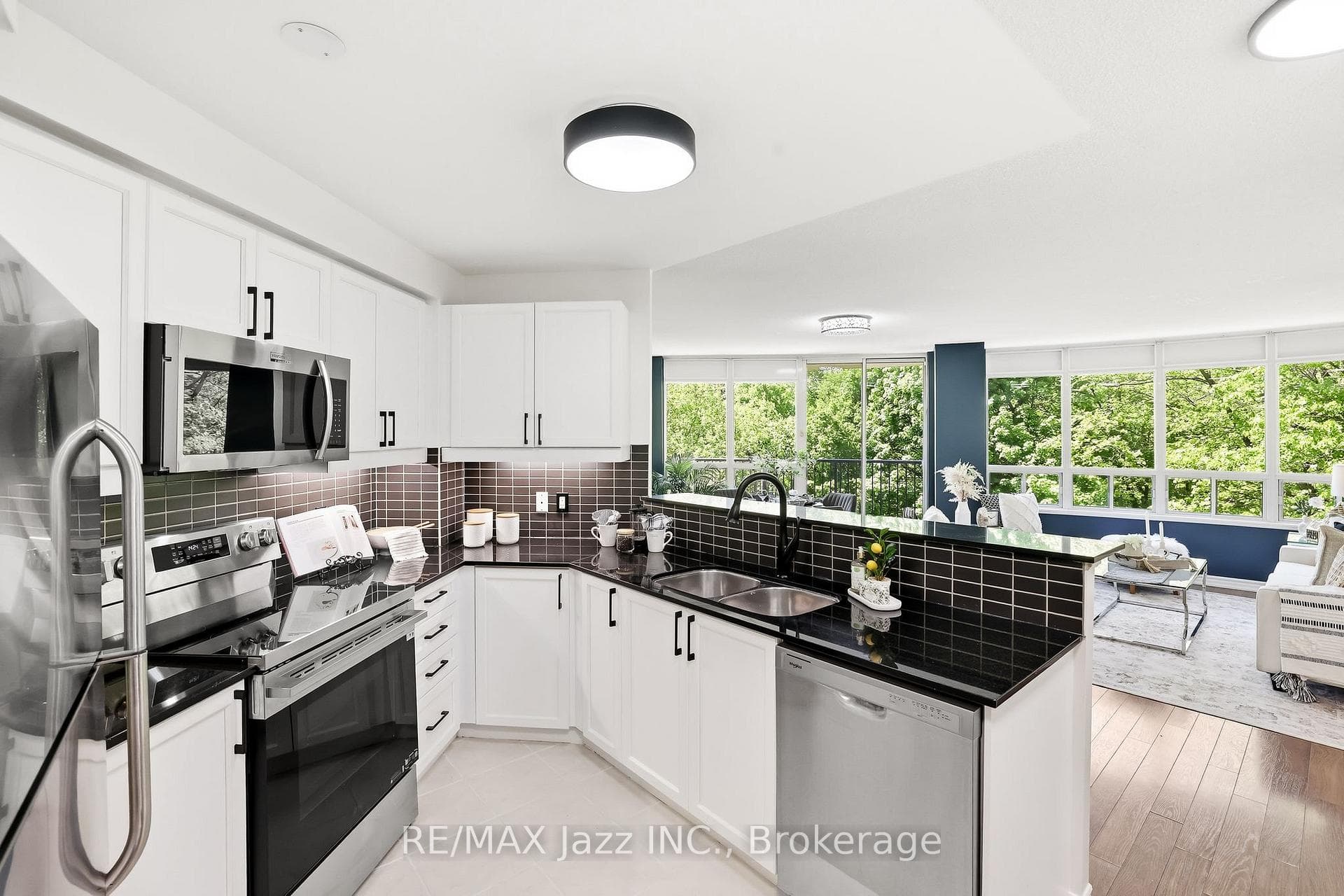 16 Dallimore Circle Unit 307 - Condo photo 11 of 50 in Don Mills / Parkwoods / Victoria Village, Ontario