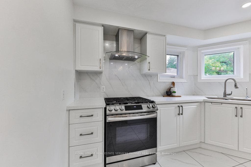 200 Lexington Road - Detached photo 10 of 37 in Oakville, Ontario