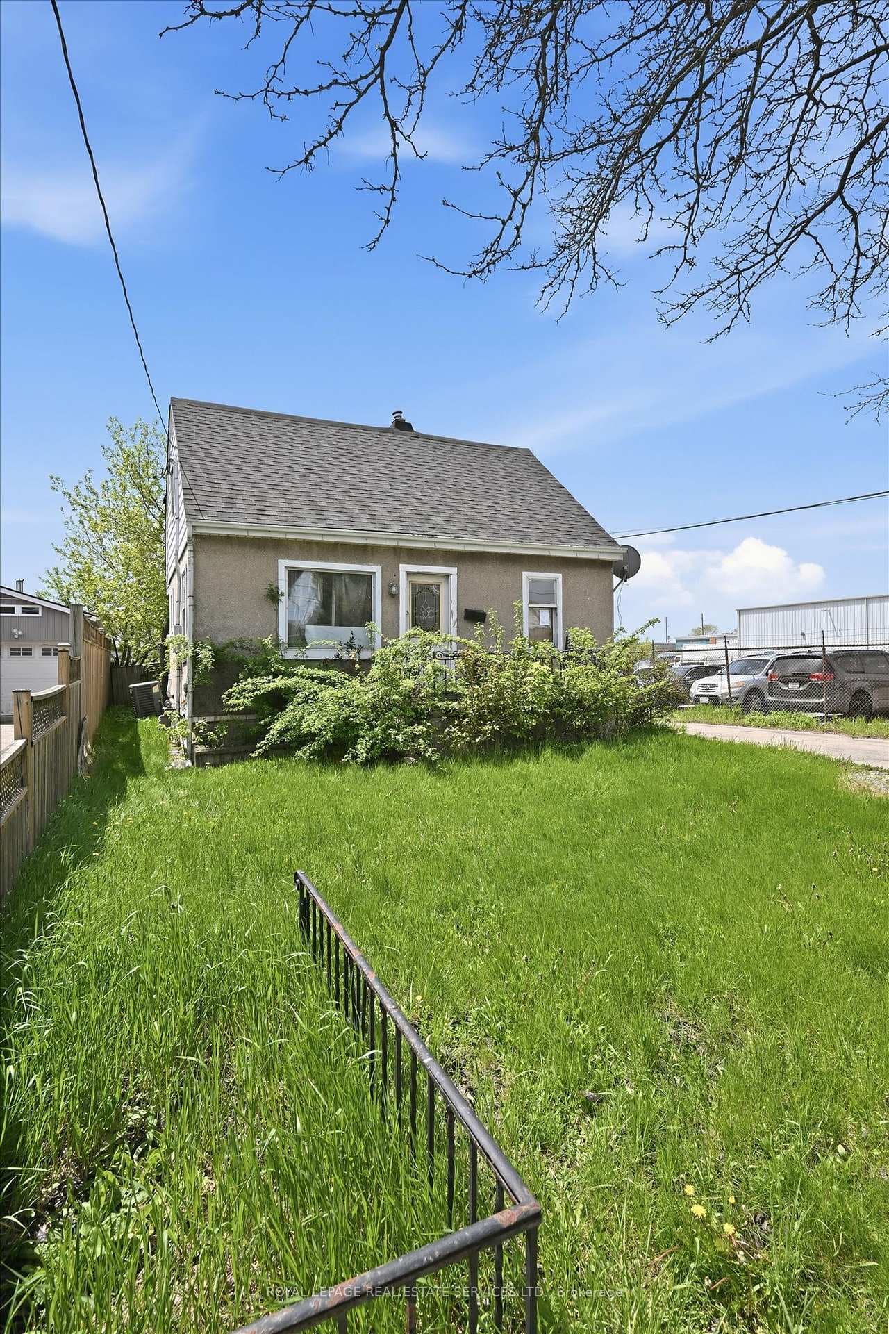 700 Rennie Street - Detached photo 3 of 9 in Hamilton, Ontario