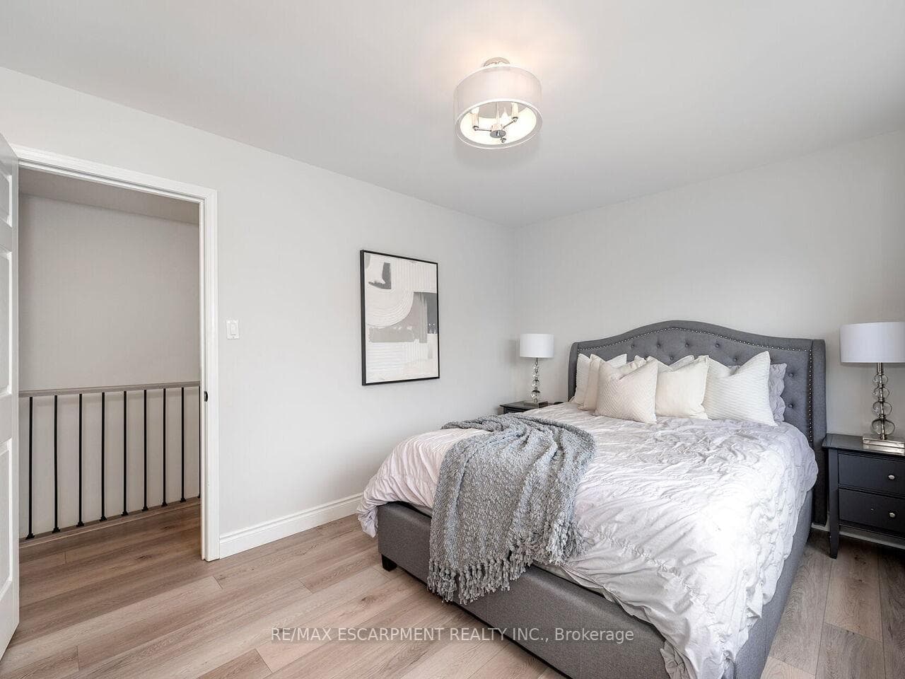 2448 Wooden Hill Circle - Townhouse photo 28 of 50 in Oakville, Ontario