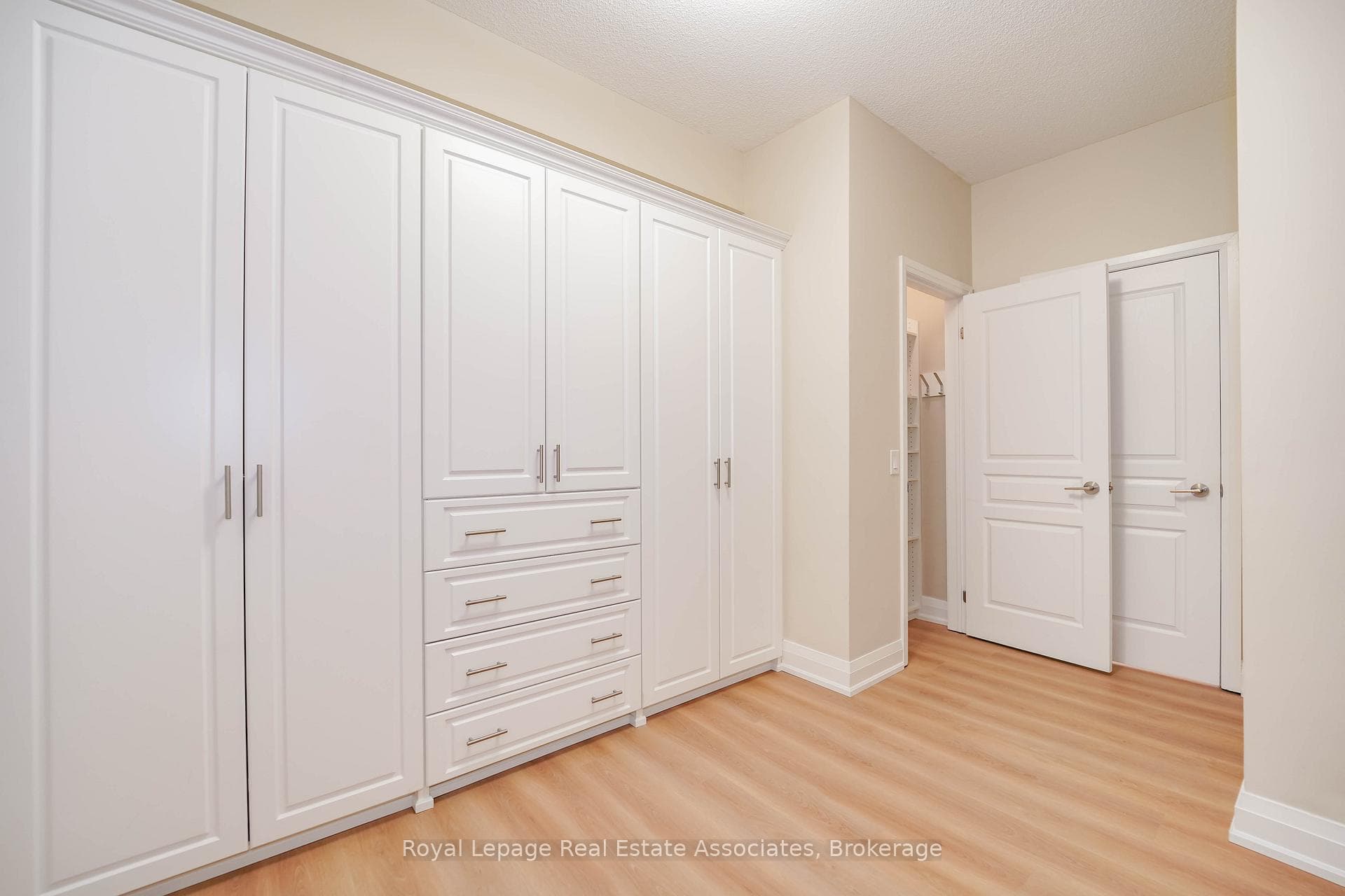 1 Hurontario Street Unit 308 - Condo photo 14 of 35 in Mississauga, Ontario