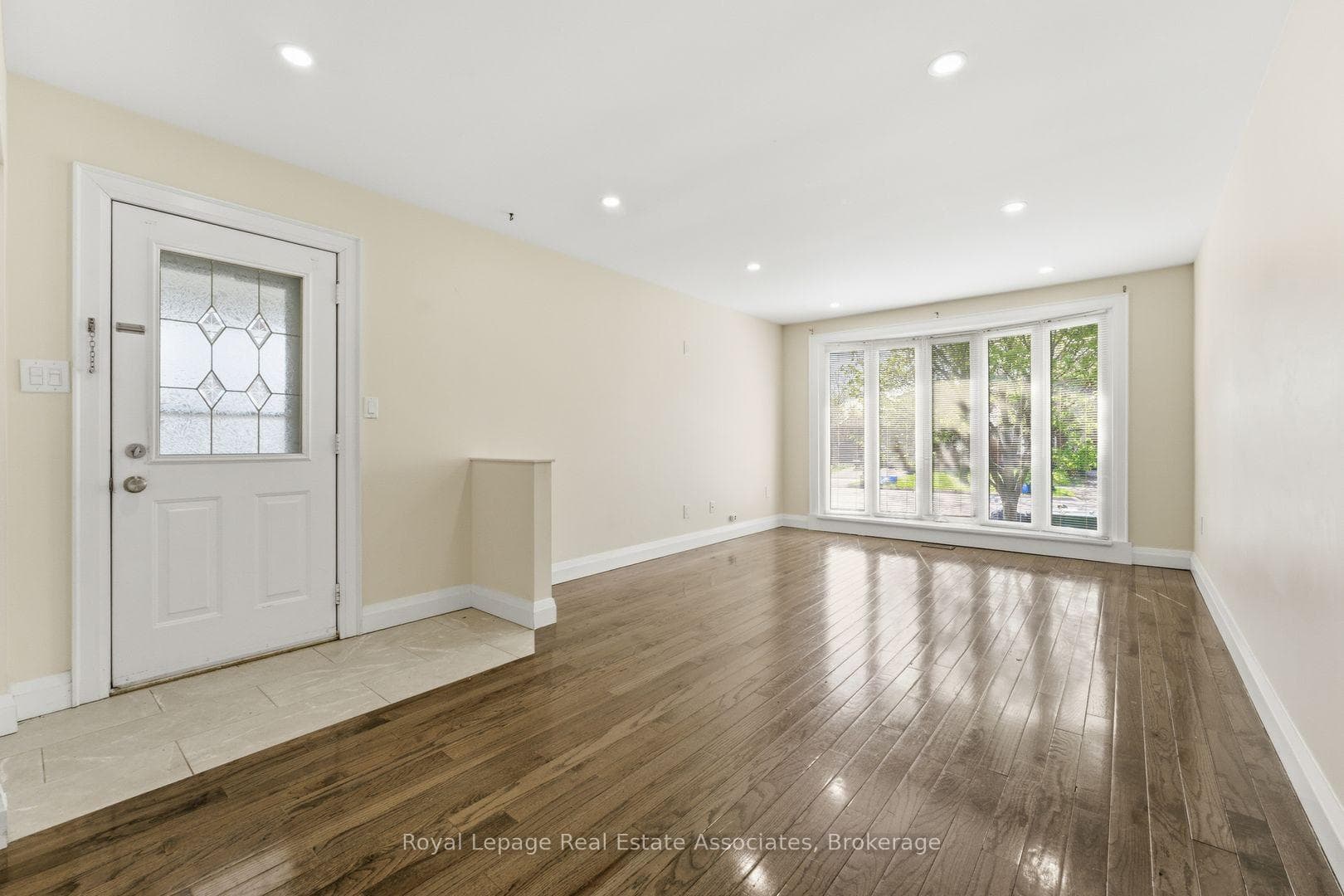 2362 Greenbank Trail - Semi-Detached photo 2 of 50 in Burlington, Ontario