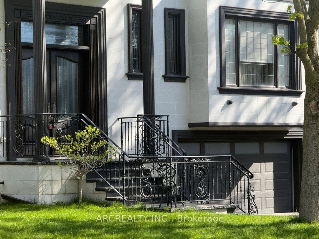 188 Alfred Avenue - Detached photo 2 of 49 in Willowdale / Newtonbrook, Ontario