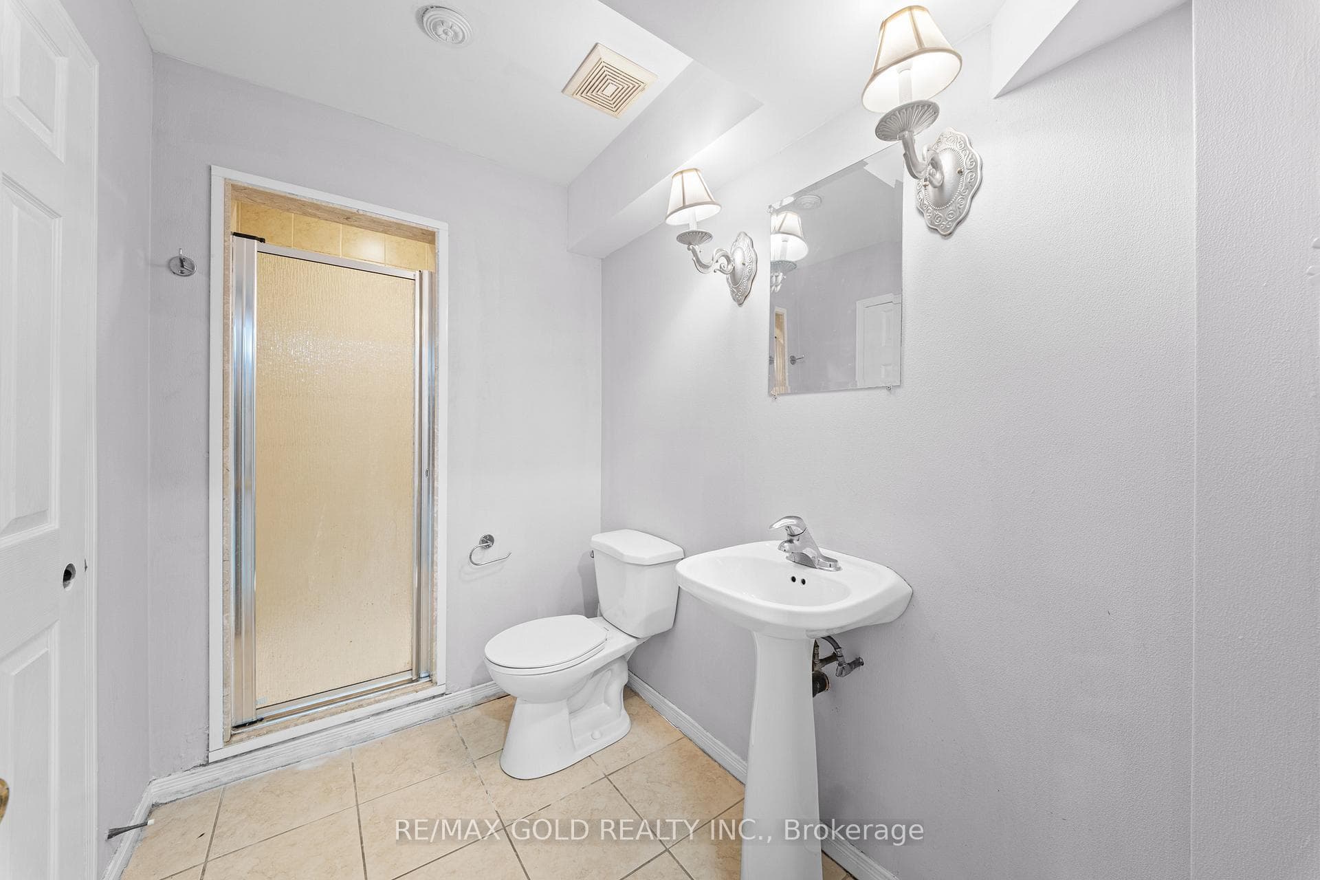 15 Revelstoke Place - Semi-Detached photo 41 of 49 in Brampton, Ontario
