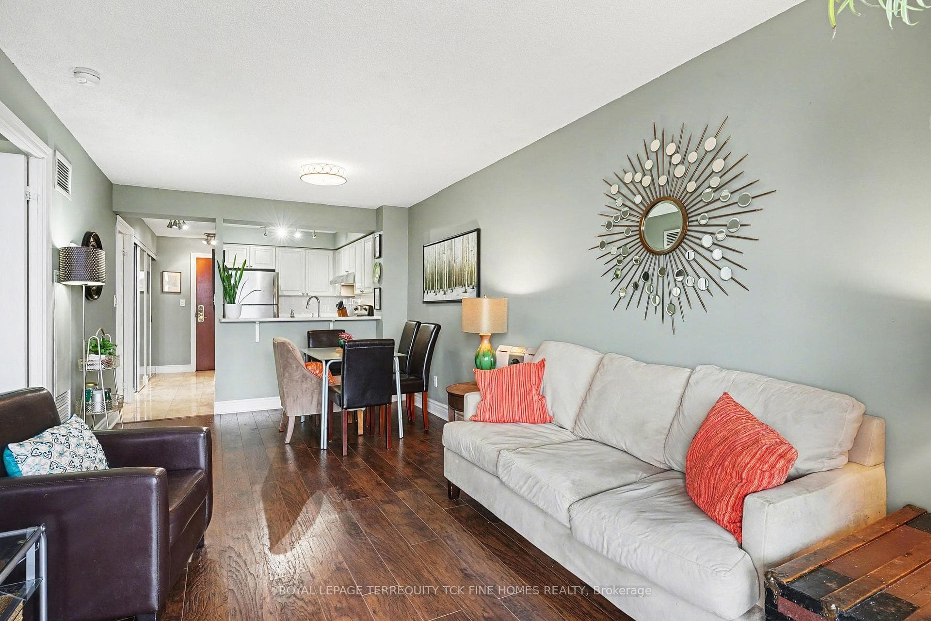 398 Eglinton Avenue Unit 1009 - Condo photo 4 of 39 in Leaside / Davisville, Ontario