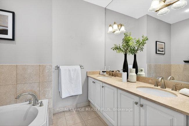 35 Kingsbridge Garden Circle Unit TPH4 - Condo photo 29 of 50 in Mississauga, Ontario