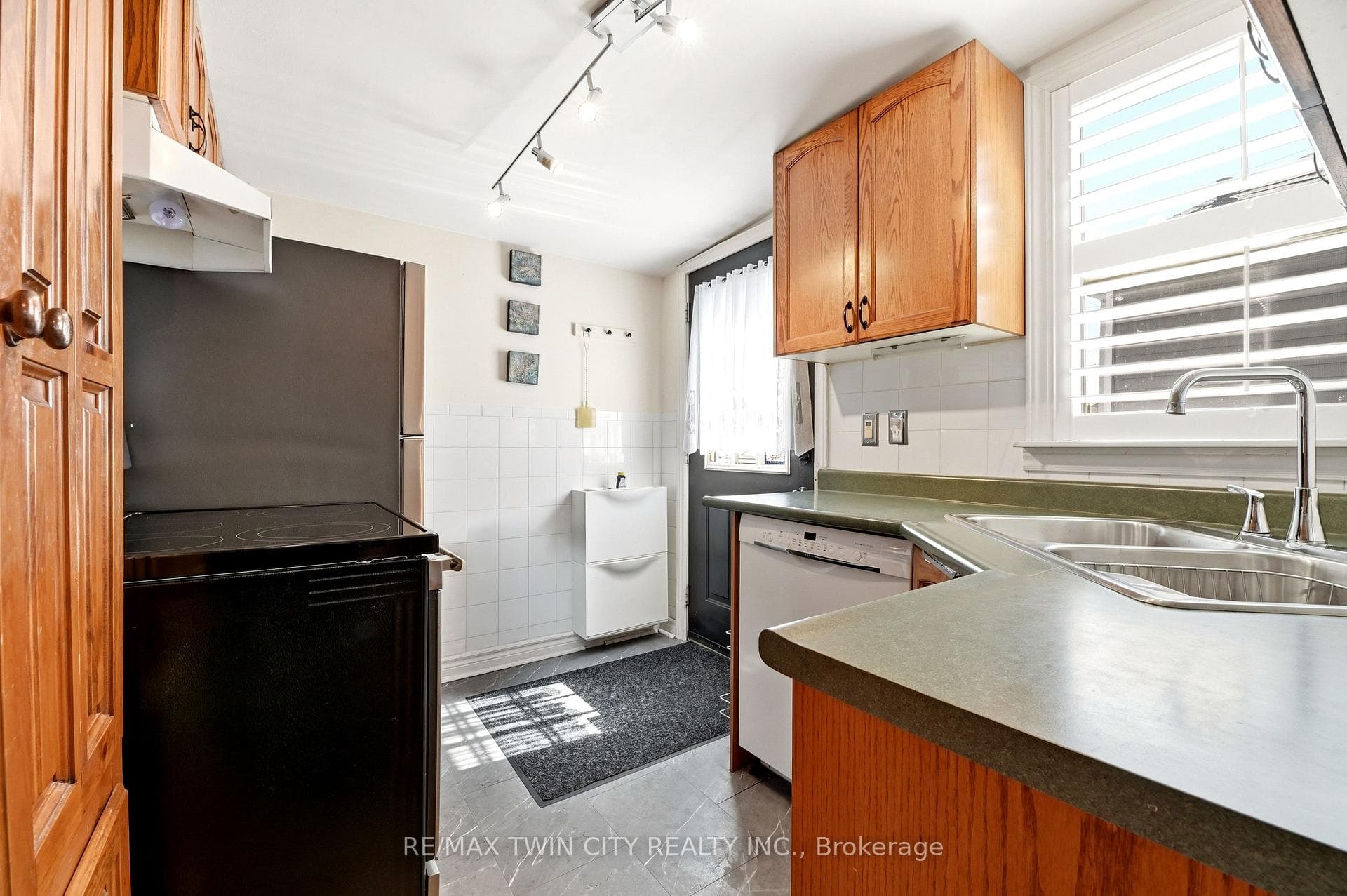 23 Britannia Avenue - Detached photo 12 of 35 in Hamilton, Ontario