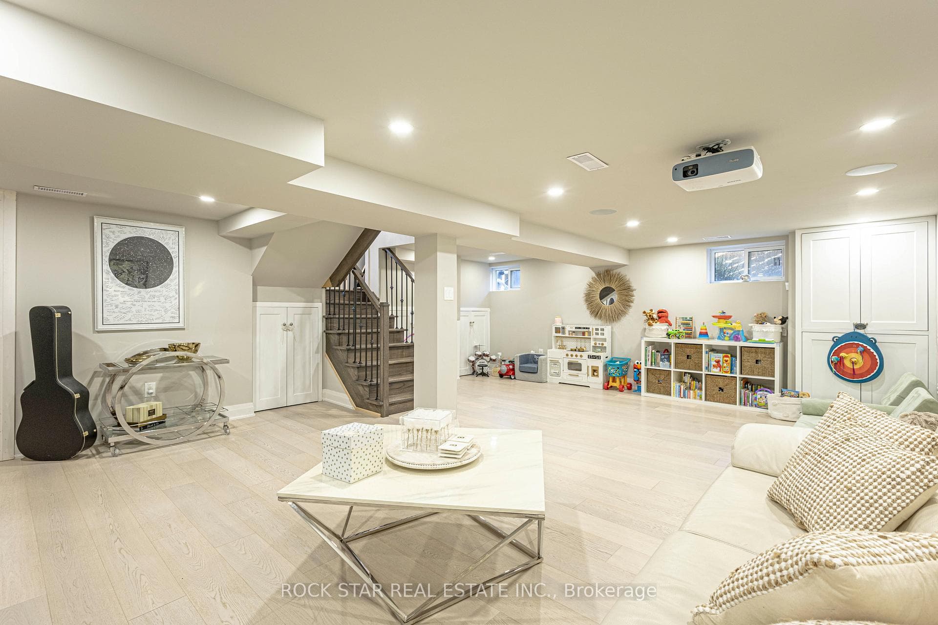 2055 Courtland Crescent - Detached photo 28 of 40 in Mississauga, Ontario