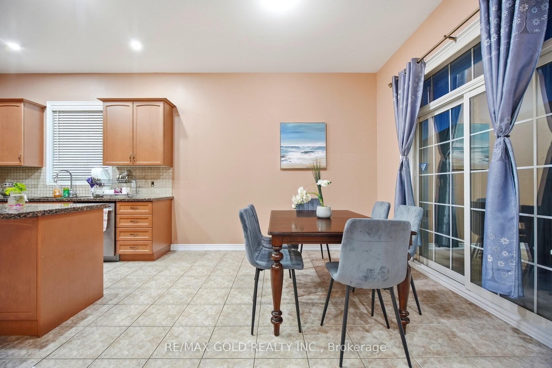 26 Drummondville Drive - Detached photo 9 of 28 in Brampton, Ontario