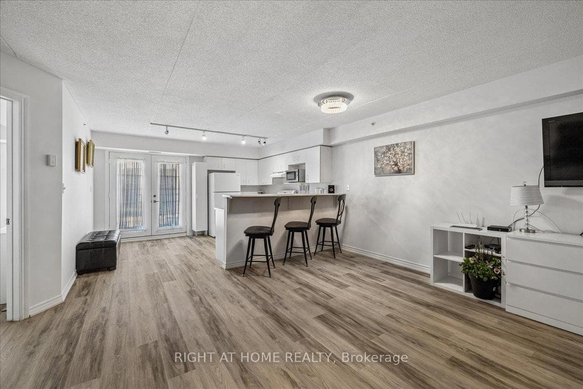 1451 Walker's Line Unit Unit # 312 - Condo photo 10 of 47 in Burlington, Ontario