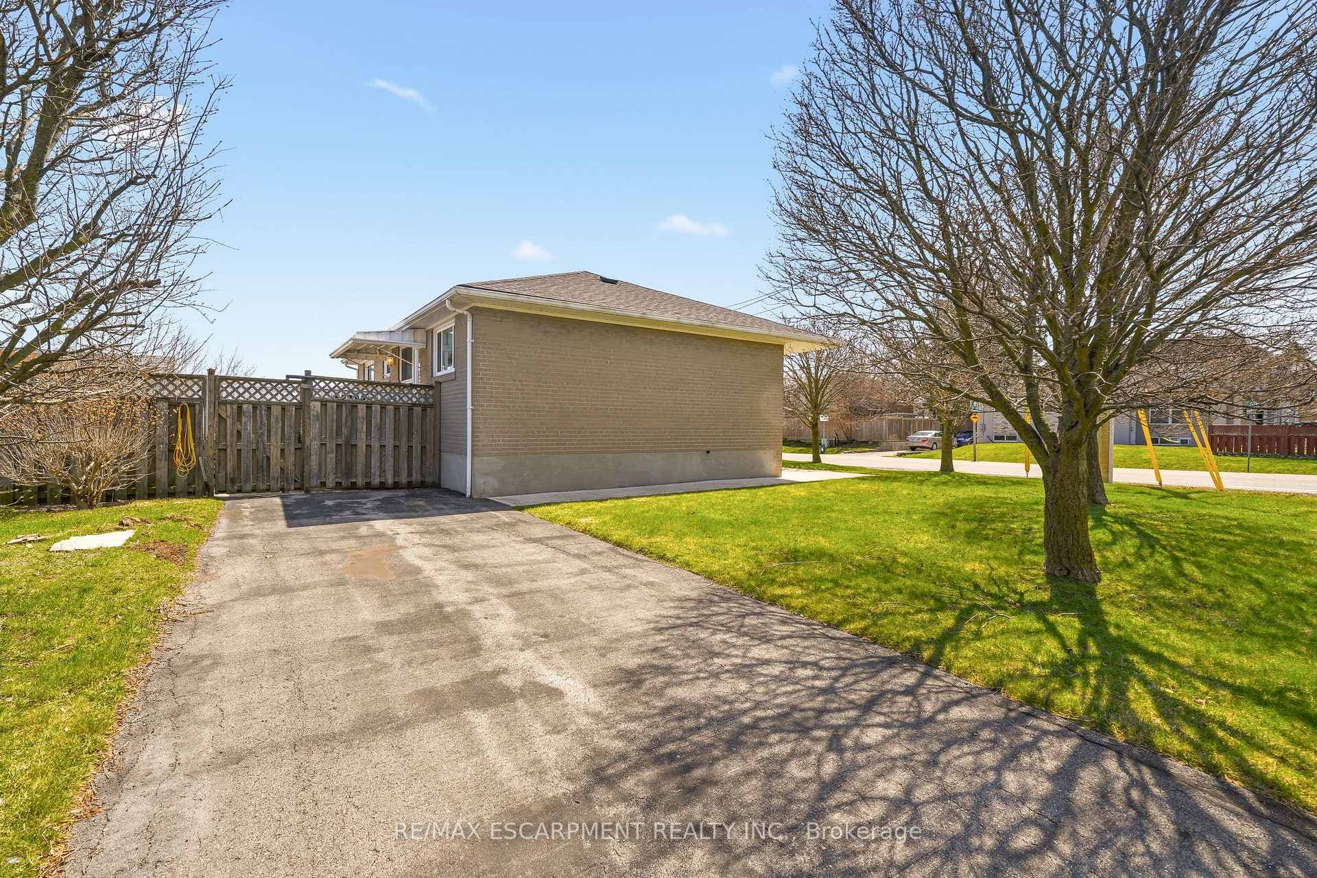 491 Warminster Drive - Detached photo 4 of 25 in Oakville, Ontario