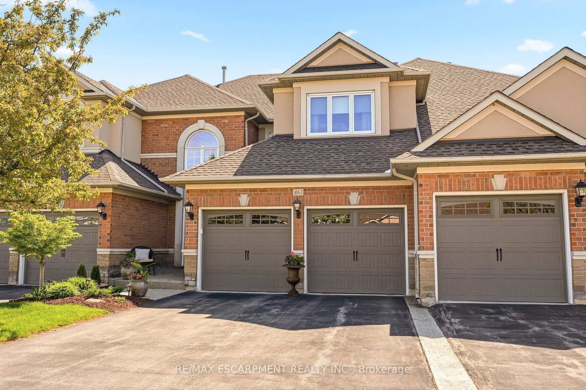 4163 STONEBRIDGE Crescent - Condo photo 2 of 46 in Burlington, Ontario
