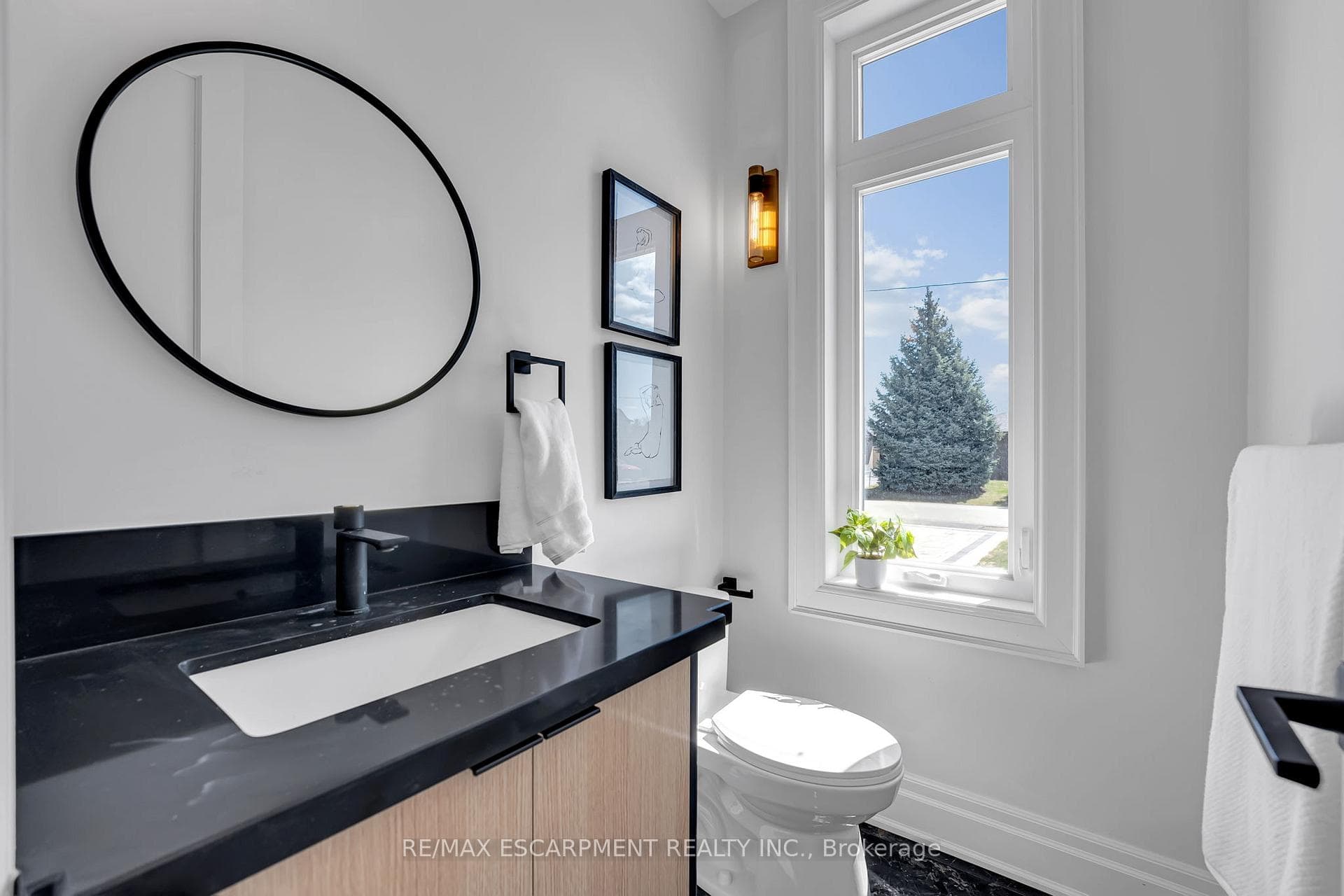 383 Wadsworth Street - Detached photo 8 of 46 in Oakville, Ontario