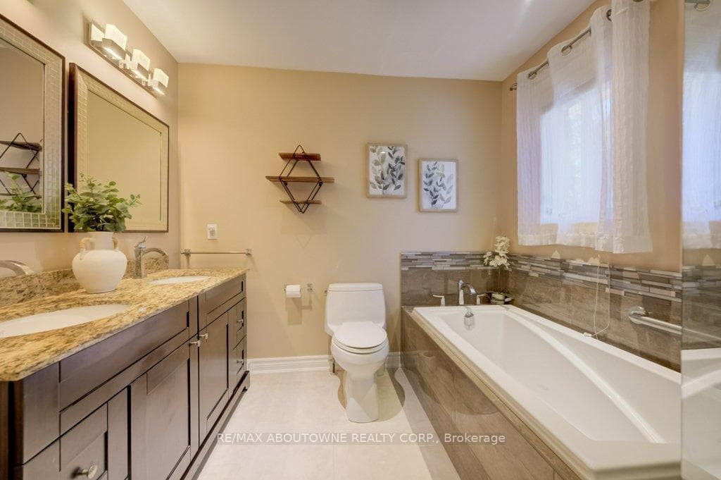 1300 Old Bridle Path - Detached photo 20 of 43 in Oakville, Ontario