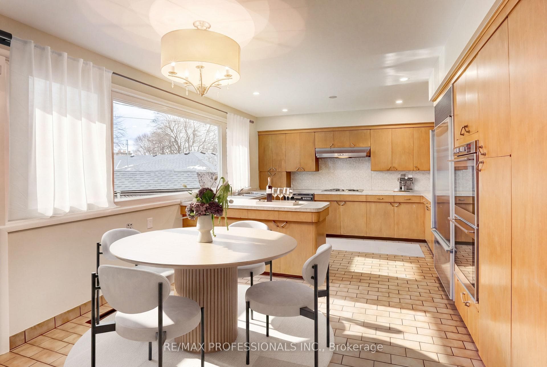 23 Ravensbourne Crescent - Detached photo 13 of 44 in Etobicoke (Islington / Rexdale), Ontario
