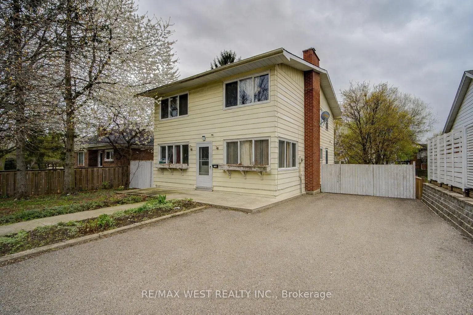 326 Queen Street - Detached photo 1 of 27 in Mississauga, Ontario