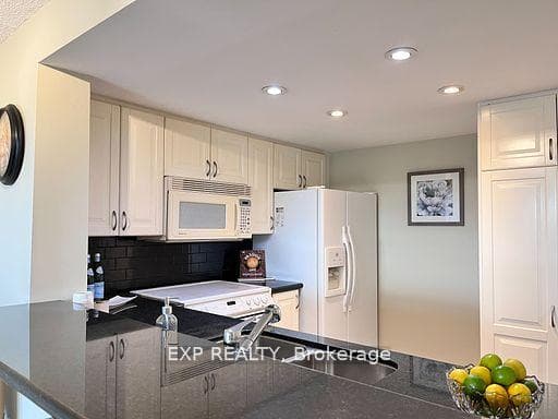 725 King Street Unit 705 - Condo photo 3 of 14 in Downtown Toronto / Waterfront, Ontario