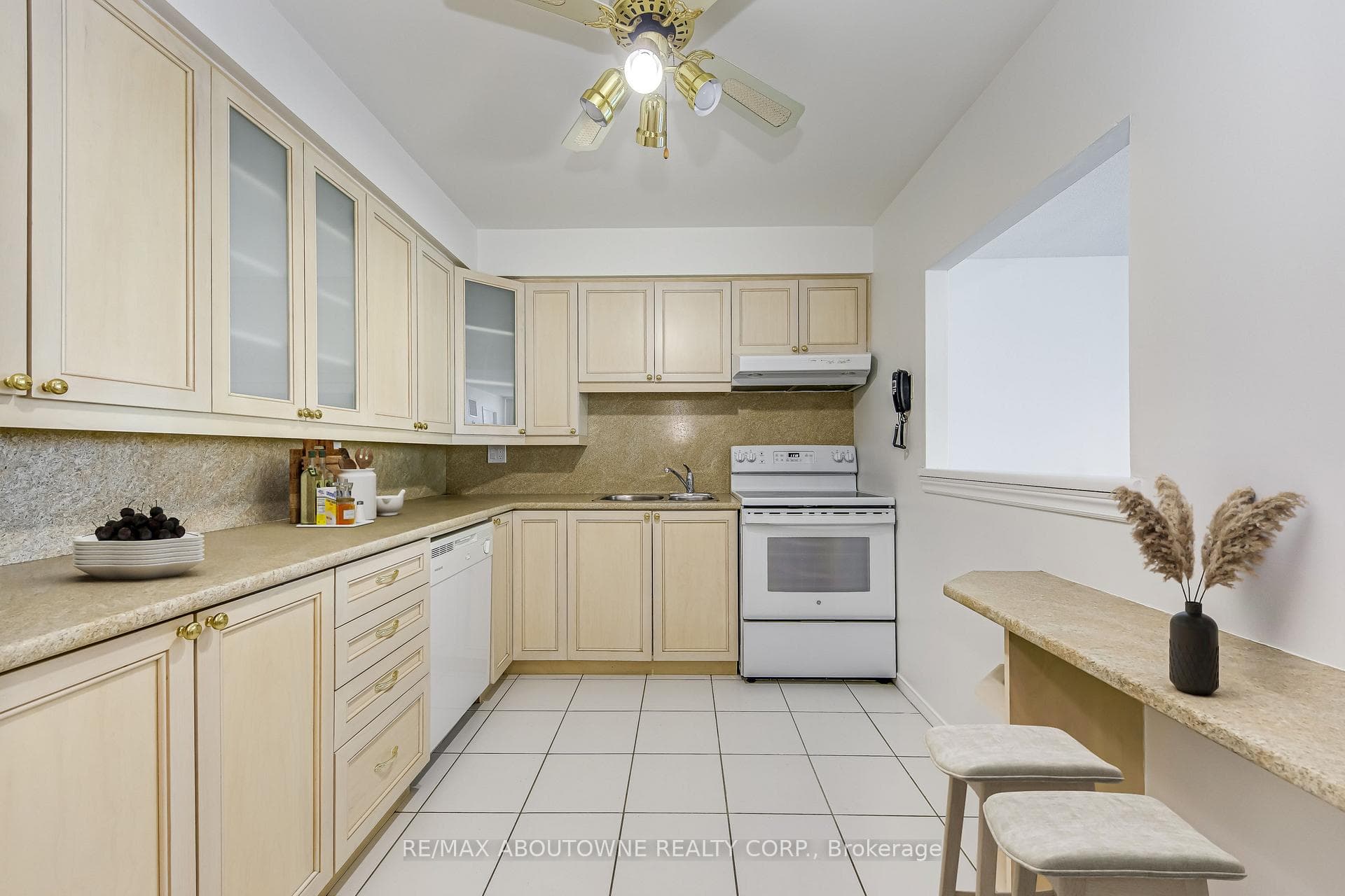 1270 Maple Crossing Boulevard Unit 1705 - Condo photo 6 of 44 in Burlington, Ontario