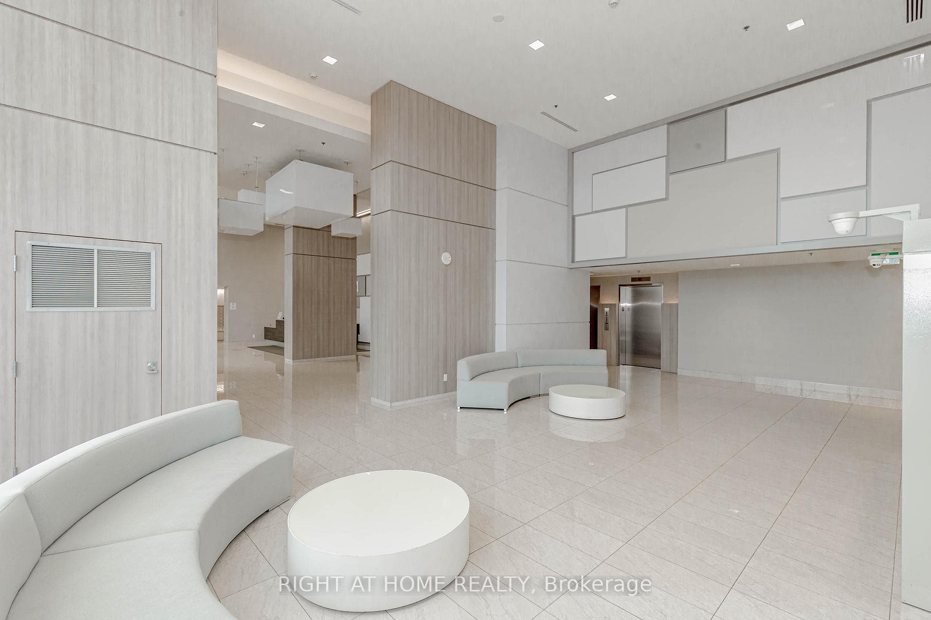 2093 Fairview Street Unit 709 - Condo photo 3 of 45 in Burlington, Ontario