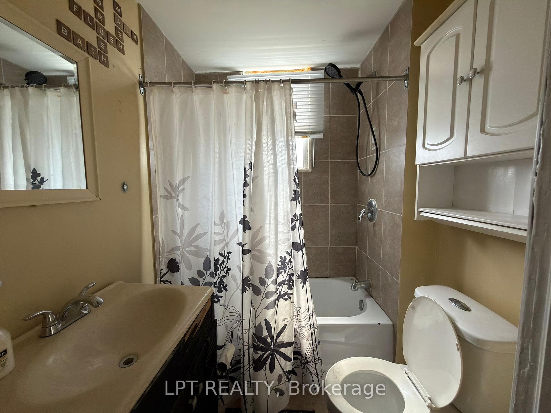 37 Elizabeth Street - Detached photo 9 of 9 in Brampton, Ontario