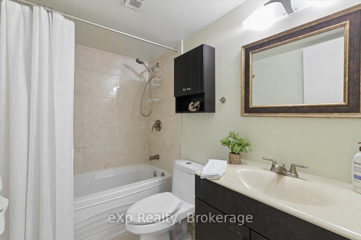 39 Stavebank Road Unit 403 - Condo photo 13 of 33 in Mississauga, Ontario