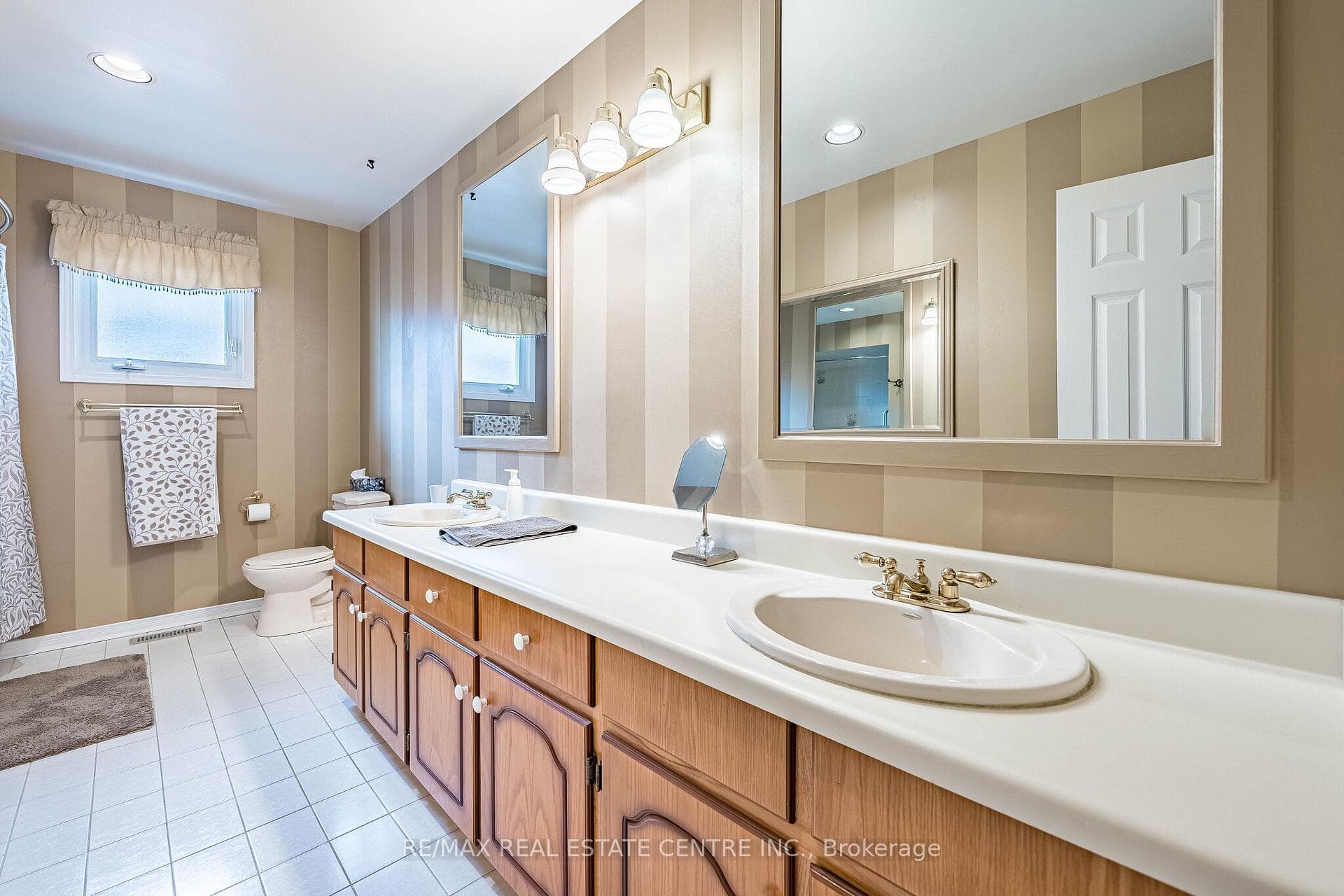 19 Mossbank Drive - Detached photo 32 of 47 in Brampton, Ontario