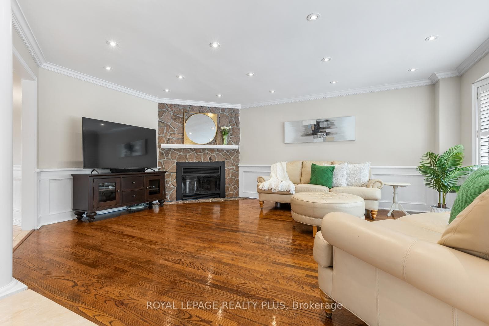 1504 Tanner Court - Detached photo 15 of 50 in Oakville, Ontario