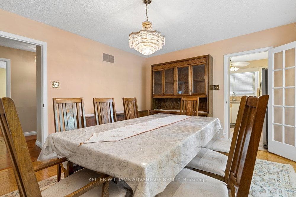 2192 Castlestone Court - Detached photo 16 of 50 in Mississauga, Ontario