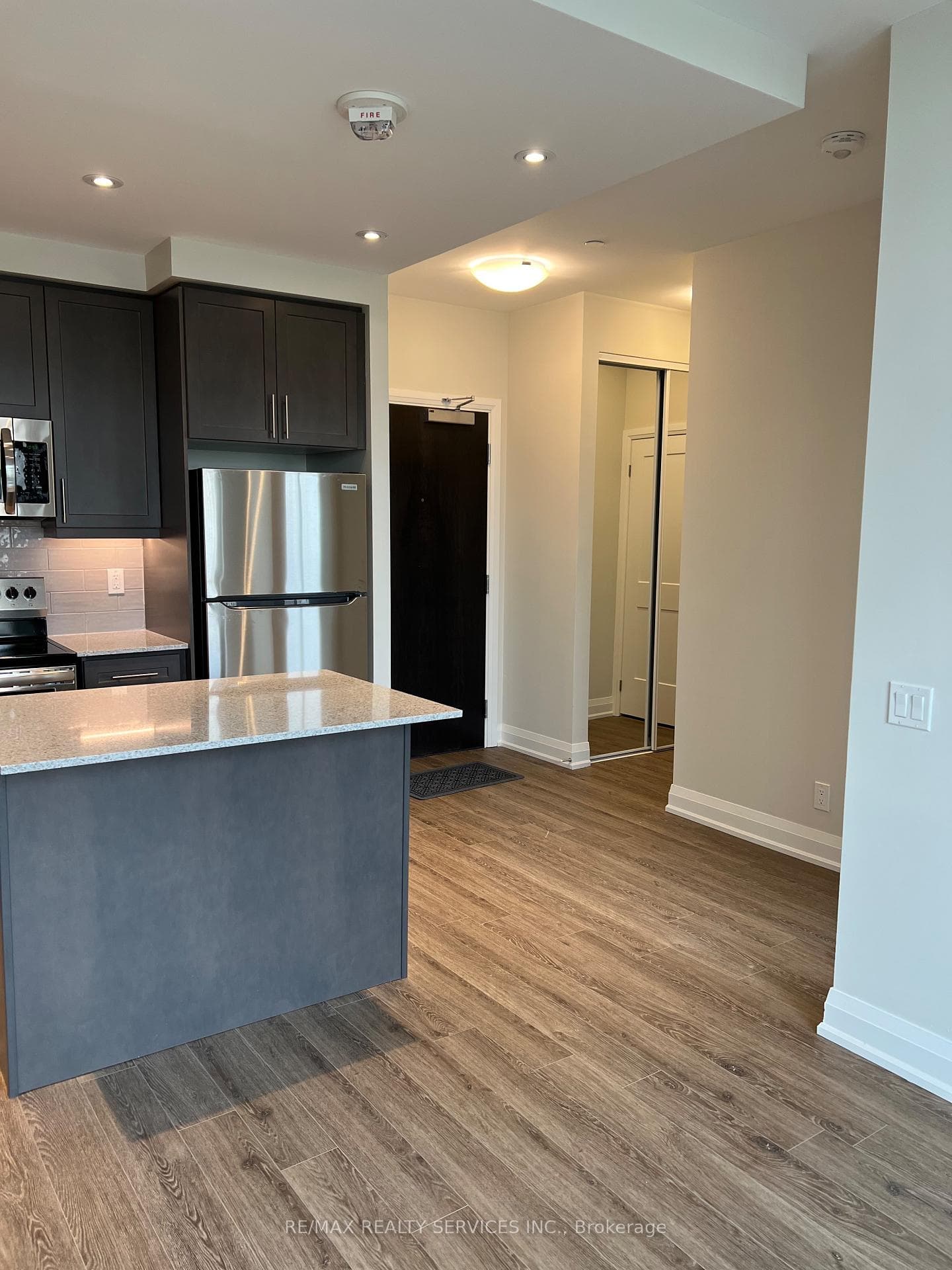 15 Lynch Street Unit 303 - Condo photo 3 of 27 in Brampton, Ontario