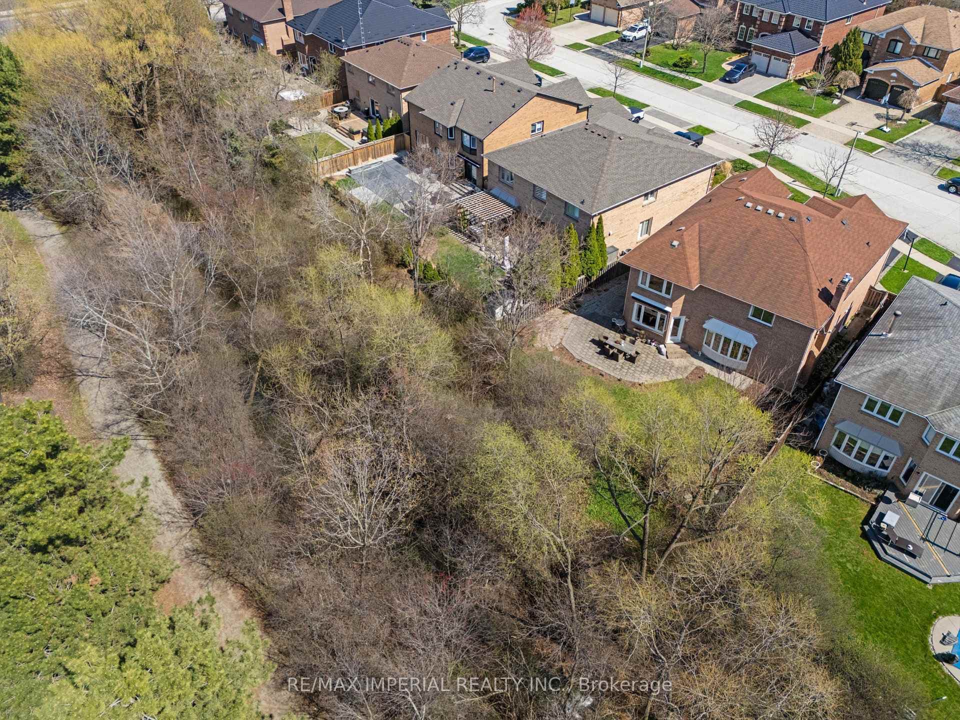 2044 Schoolmaster Circle - Detached photo 41 of 45 in Oakville, Ontario