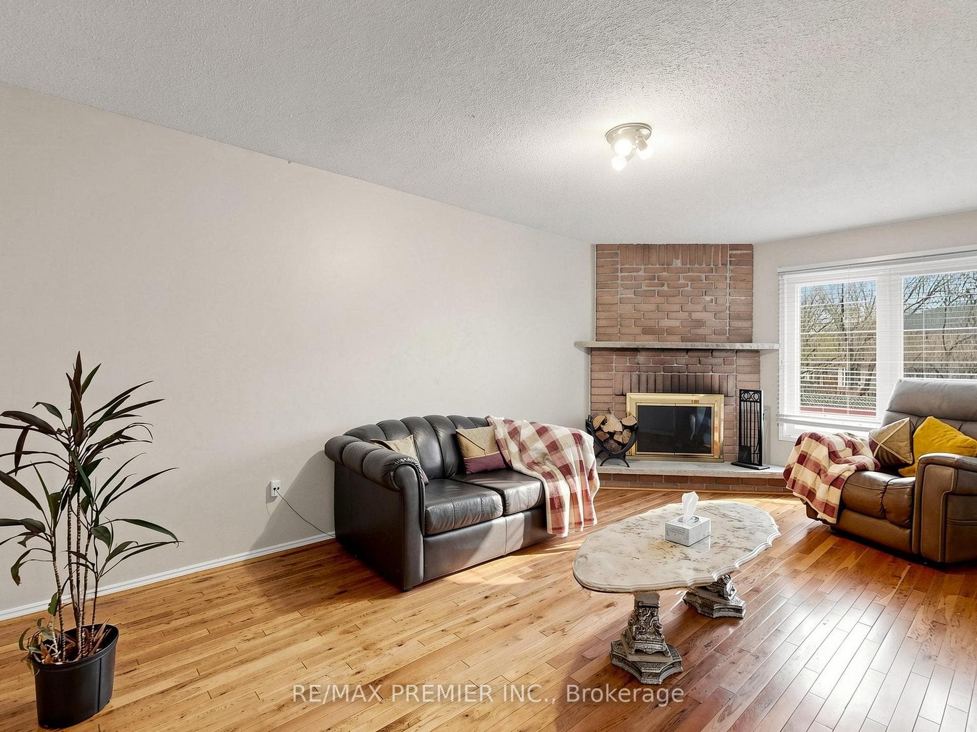 4579 Guildwood Way - Detached photo 6 of 31 in Mississauga, Ontario