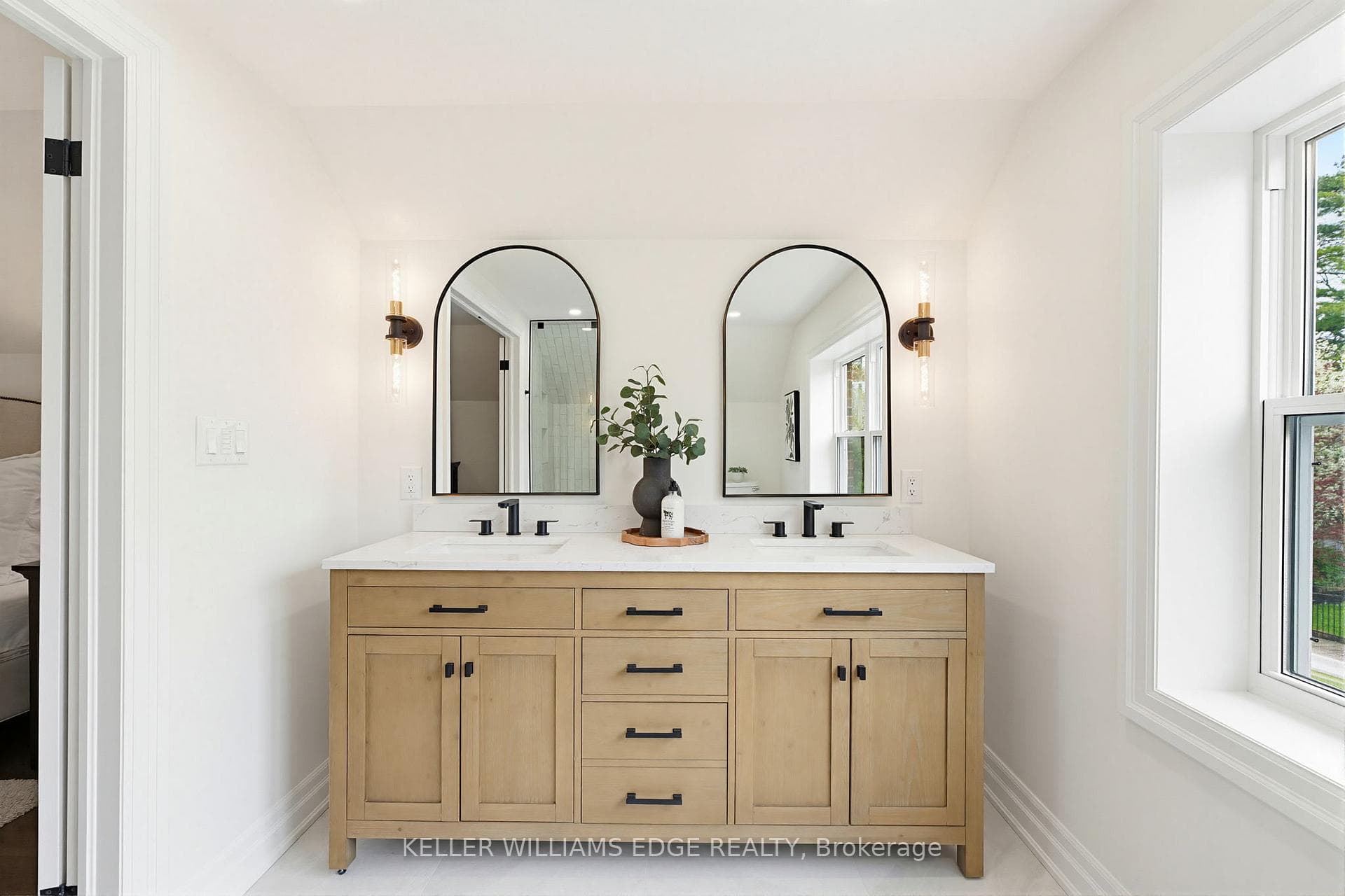 586 Woodland Avenue - Detached photo 15 of 45 in Burlington, Ontario