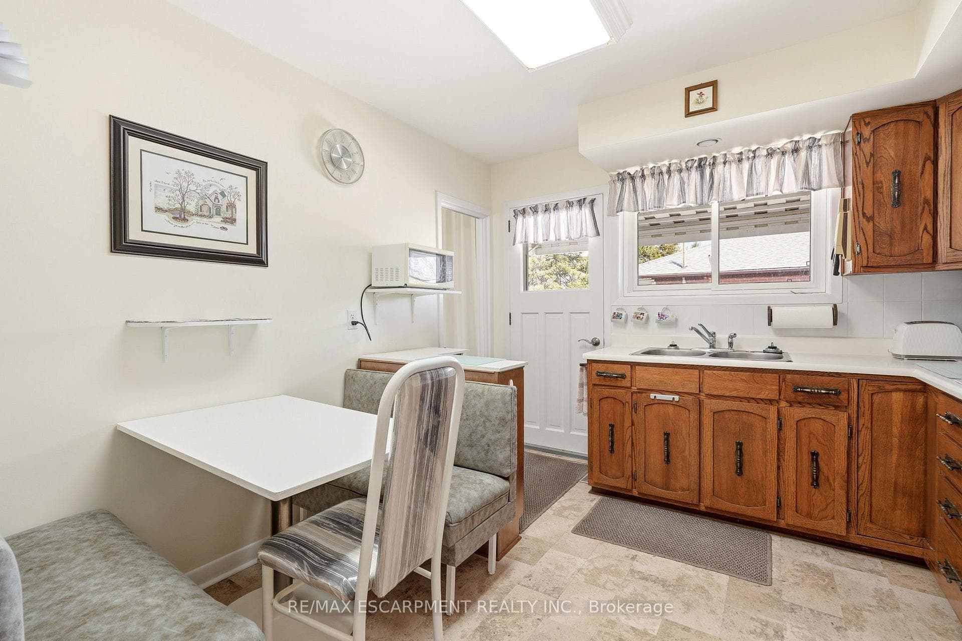 491 Warminster Drive - Detached photo 9 of 25 in Oakville, Ontario