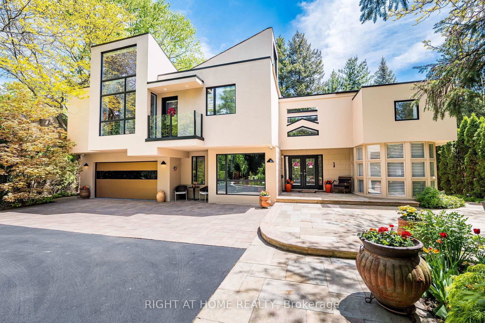 1 Friars Lane - Detached photo 2 of 50 in Etobicoke (Islington / Rexdale), Ontario