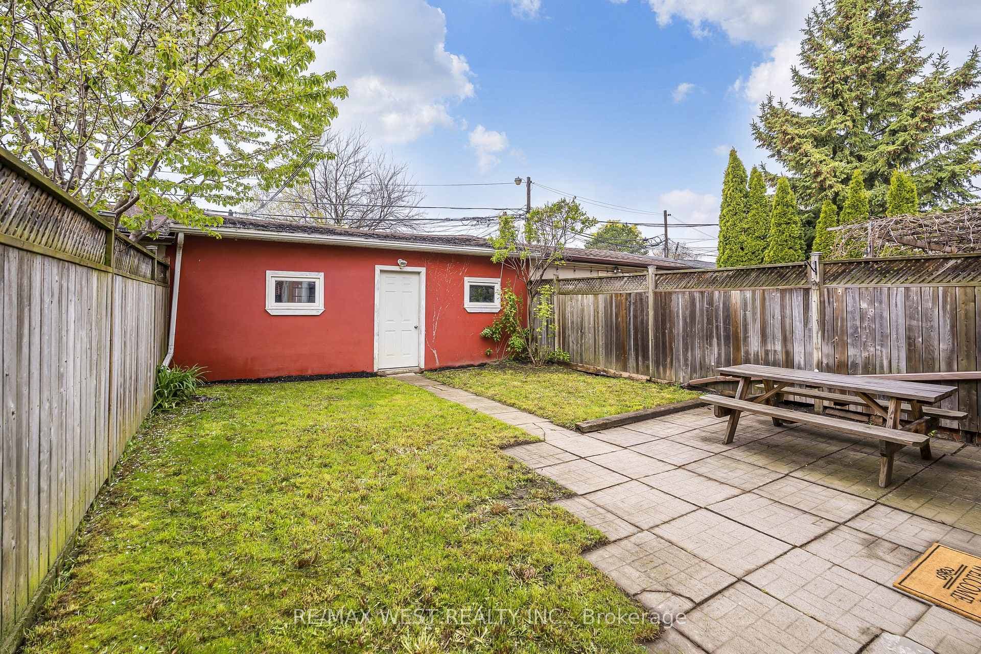 404 Manning Avenue - Semi-Detached photo 40 of 41 in Downtown Toronto / Waterfront, Ontario