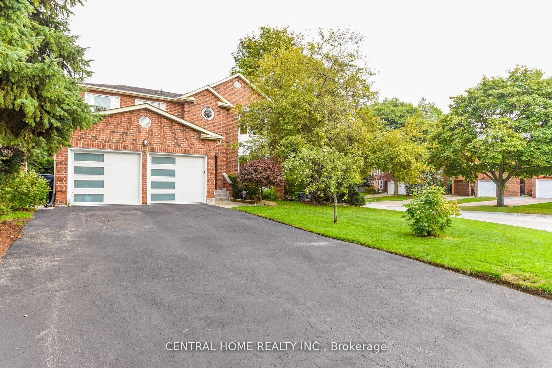 4 Robaldon Road - Detached photo 1 of 40 in Etobicoke (Islington / Rexdale), Ontario