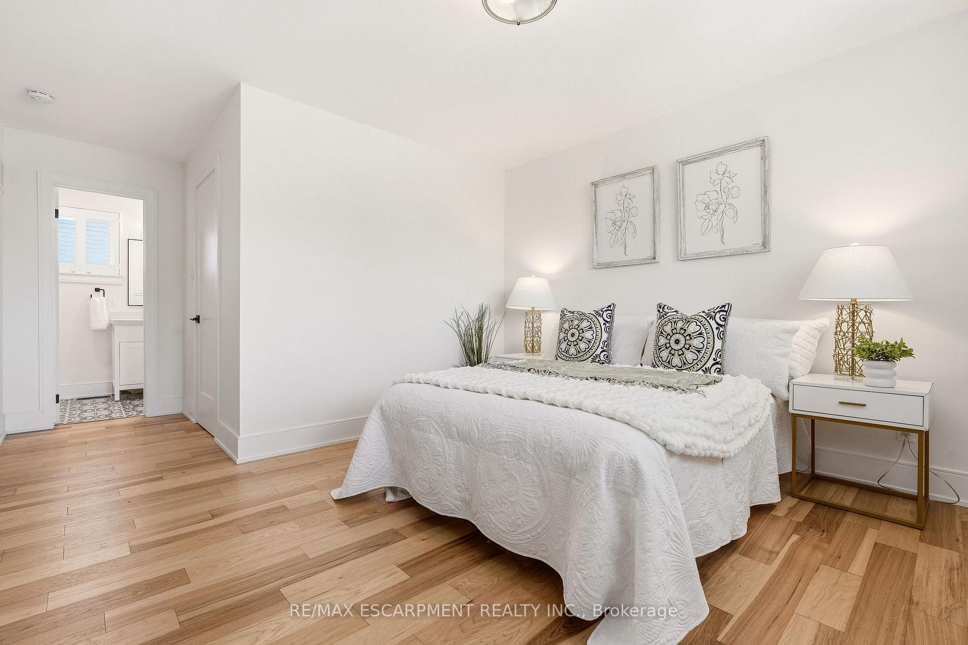 2347 Tweedsmuir Court - Detached photo 31 of 48 in Burlington, Ontario