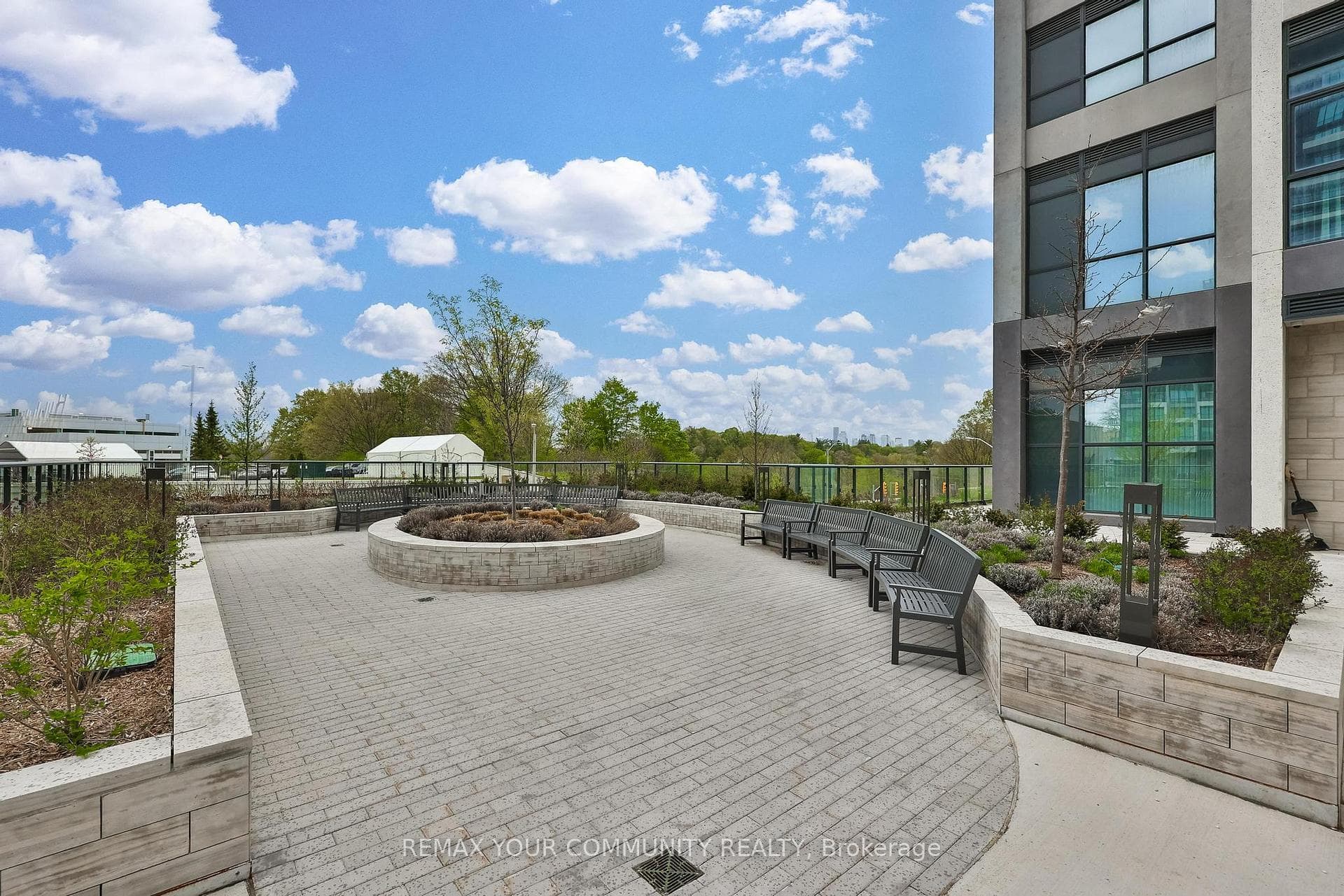 10 Inn On The Park Drive Unit 110 - Condo photo 27 of 38 in Don Mills / Parkwoods / Victoria Village, Ontario