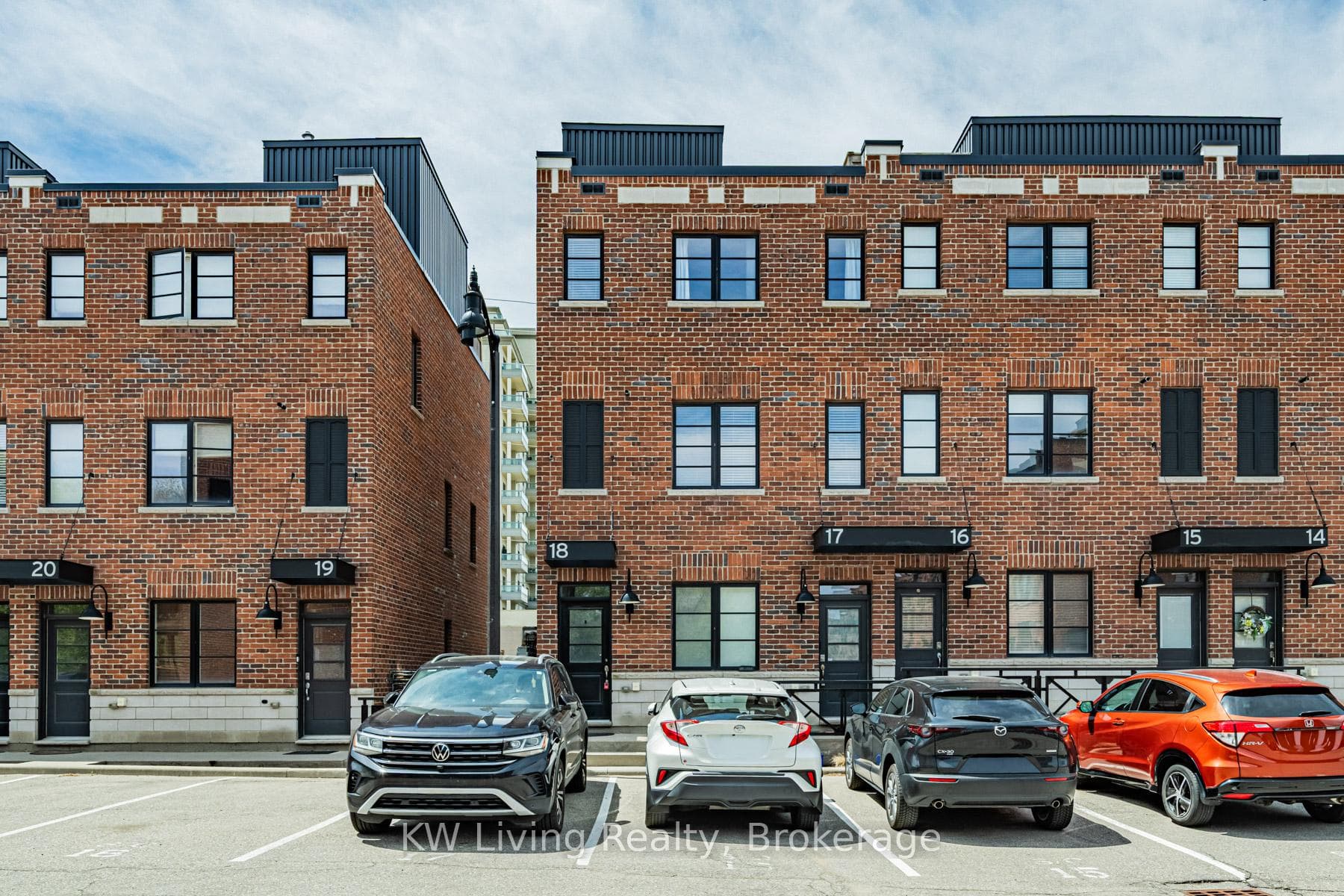 70 Plains Road Unit 18 - Condo photo 1 of 50 in Burlington, Ontario