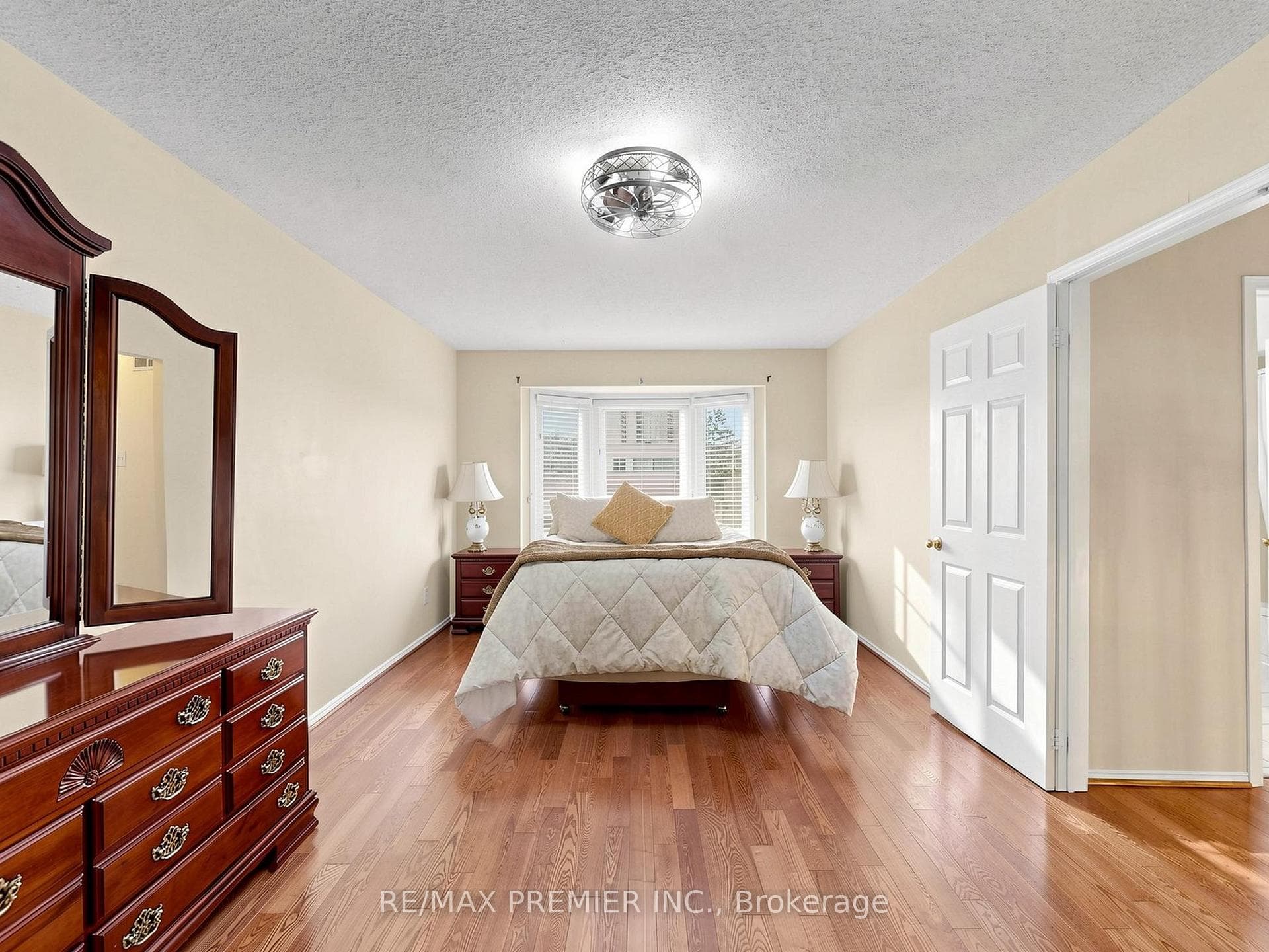 4579 Guildwood Way - Detached photo 18 of 31 in Mississauga, Ontario