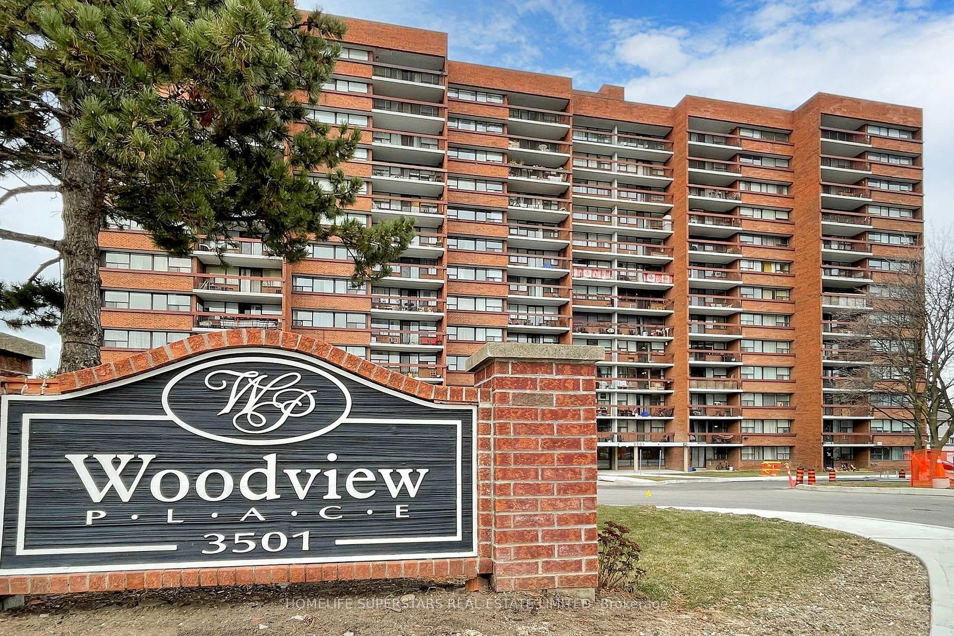 3501 Glen Erin Drive Unit 605 - home for sale in Mississauga, Ontario