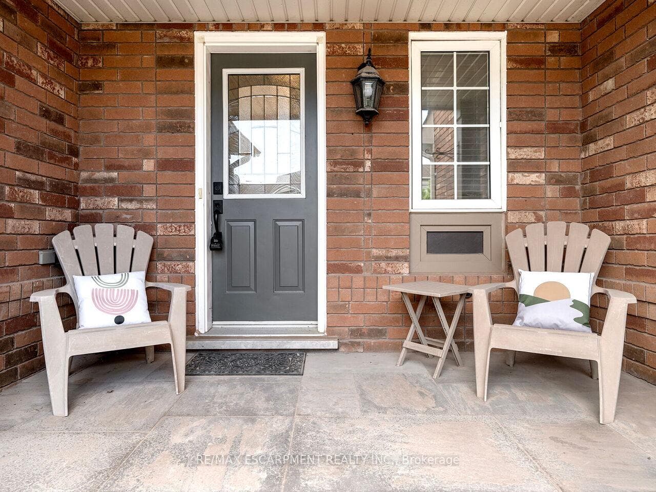 2448 Wooden Hill Circle - Townhouse photo 3 of 50 in Oakville, Ontario