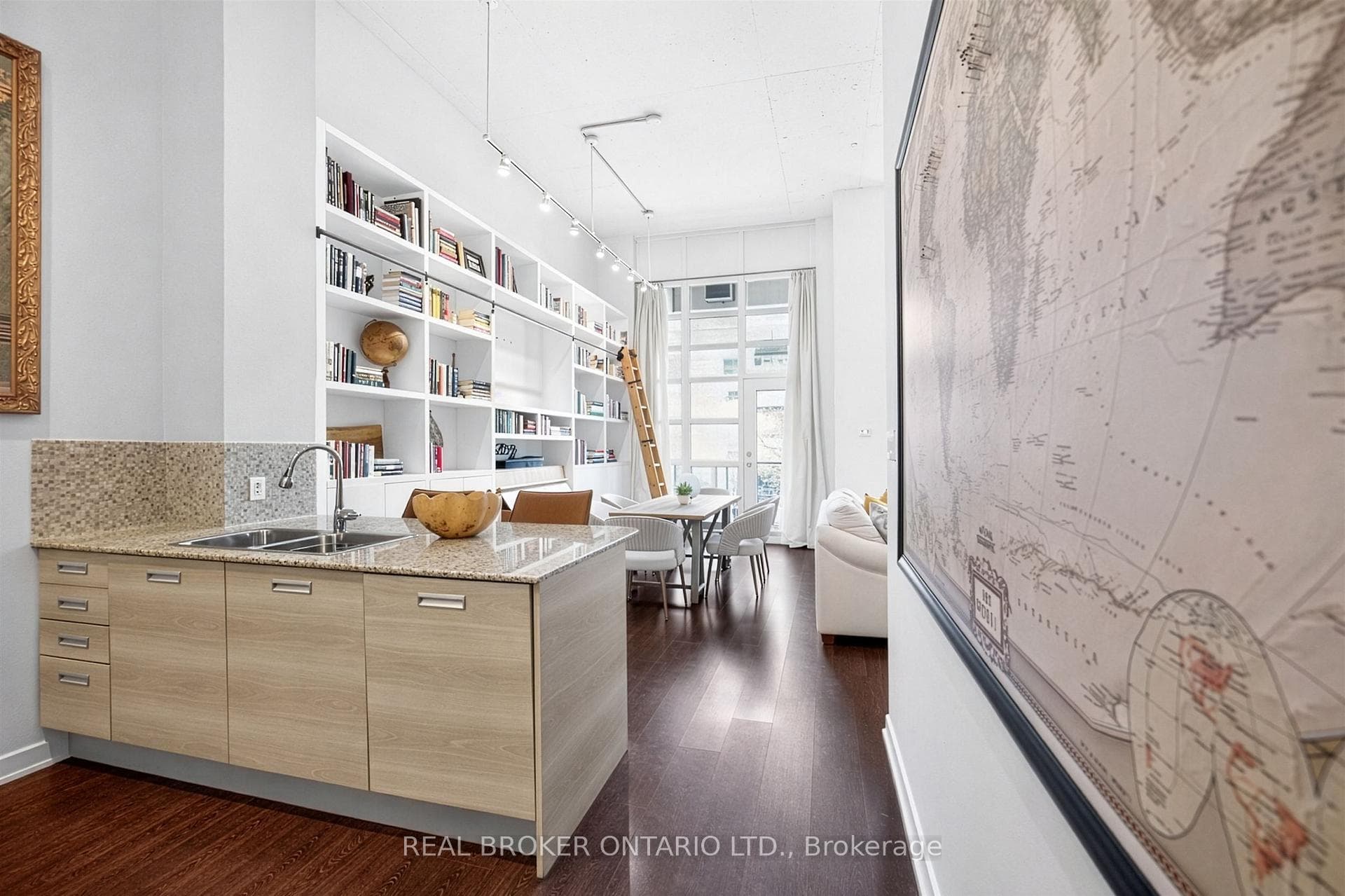 380 Macpherson Avenue Unit 209 - Condo photo 4 of 49 in Annex / Yorkville / Summerhill, Ontario