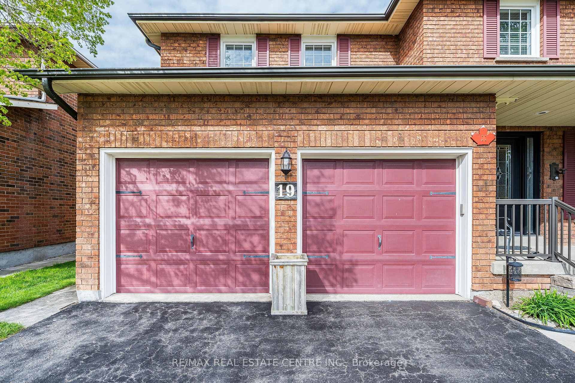 19 Mossbank Drive - Detached photo 3 of 47 in Brampton, Ontario