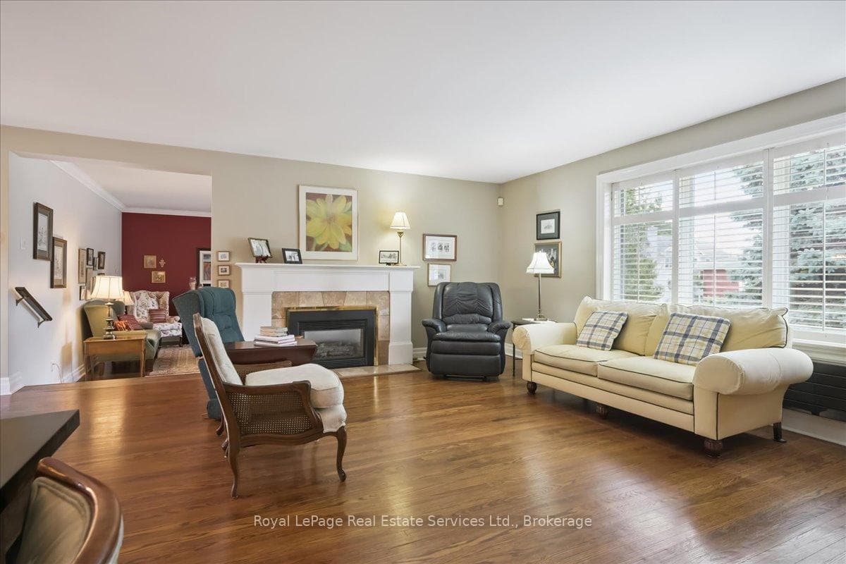 281 Pinehurst Drive - Detached photo 9 of 50 in Oakville, Ontario