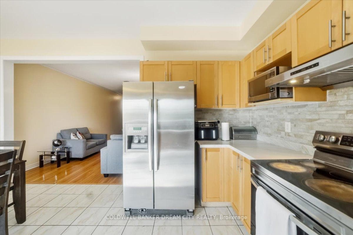 9738 Mclaughlin Road - Townhouse photo 11 of 45 in Brampton, Ontario