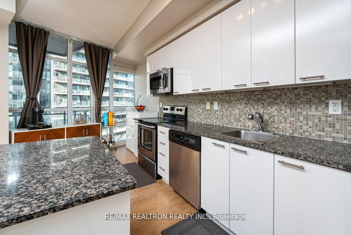 15 Bruyeres Mews Unit 1008 - Condo photo 11 of 33 in Downtown Toronto / Waterfront, Ontario