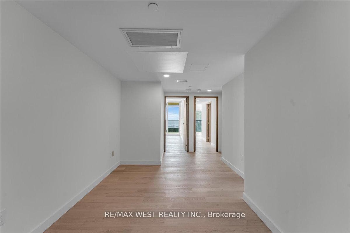1 Concord Cityplace Way Unit 5709 - Condo photo 29 of 44 in Downtown Toronto / Waterfront, Ontario